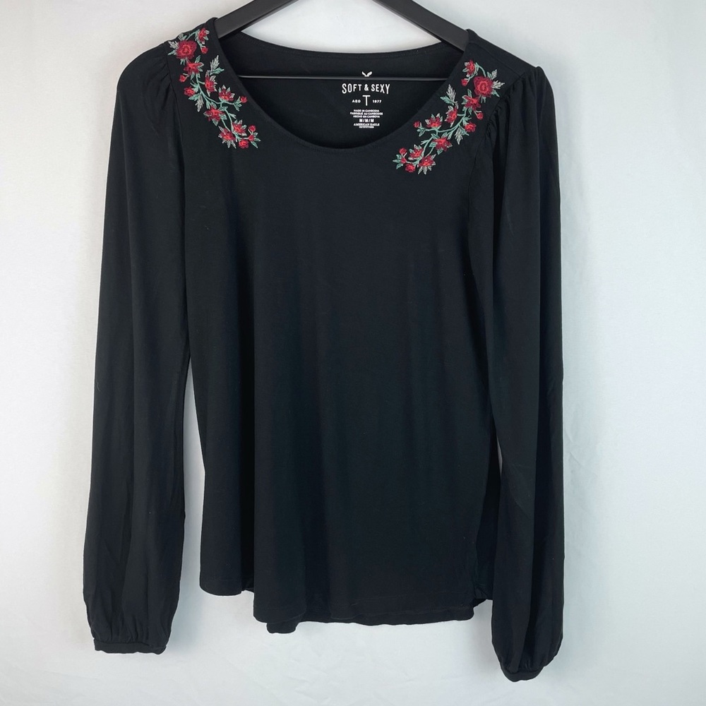 AEO Soft & Sexy black long sleeve floral shirt